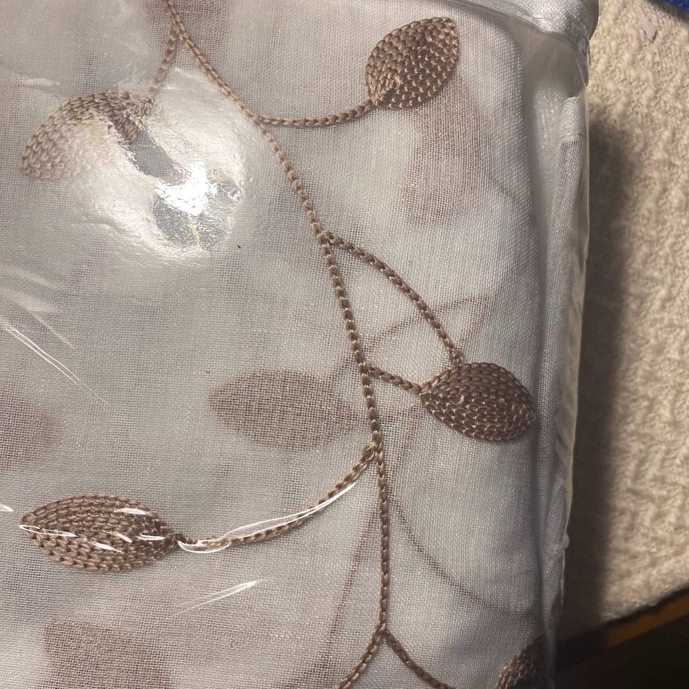 BRAND NEW CREAM AND LEAF PATTERN DRAPES